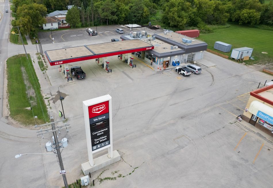 Portage gas bar unveils new features, including petfriendly space